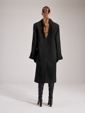 RÆRE by Lorena Rae Between-Seasons Coat 'Joanie' in Black