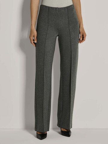 MADELEINE Loosefit Broek in Grijs: voorkant