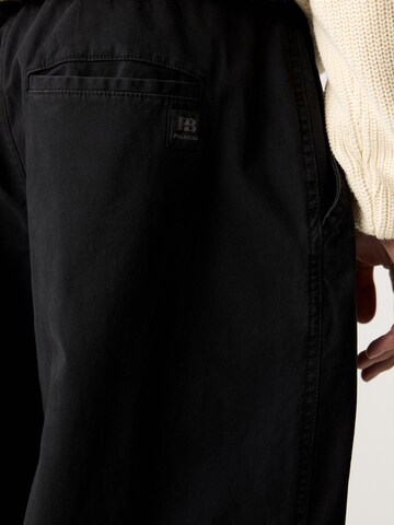 Pull&Bear Широка кройка Панталон в черно