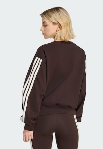 ADIDAS SPORTSWEAR - Camiseta deportiva en marrón