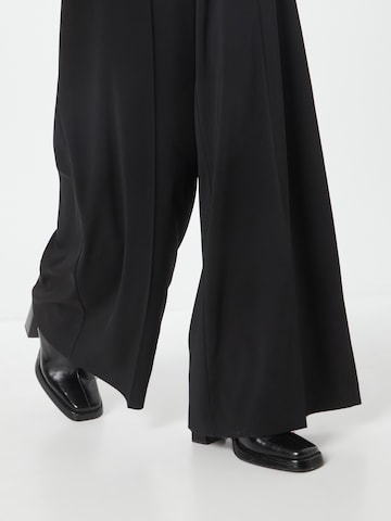 PATRIZIA PEPE Zvonové kalhoty Kalhoty s puky – černá