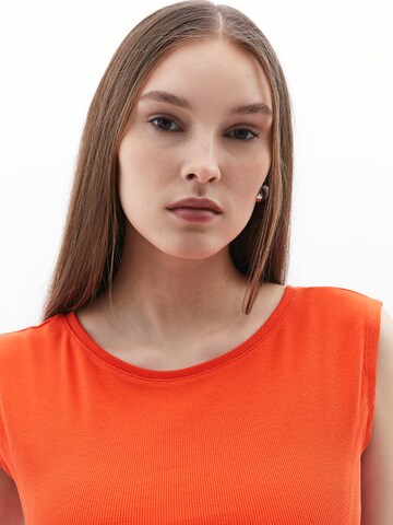 T-shirt OXXO en rouge