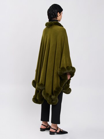 Influencer Cape in Green