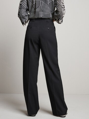 Wide leg Pantaloni cutați de la Next pe negru