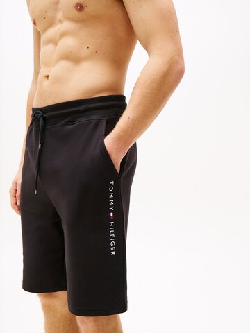 TOMMY HILFIGER Shorts in Schwarz