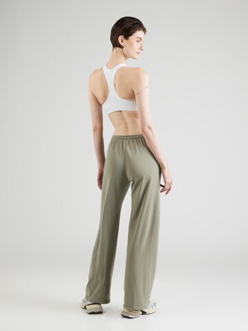 Loosefit Pantalon Nike Sportswear en vert