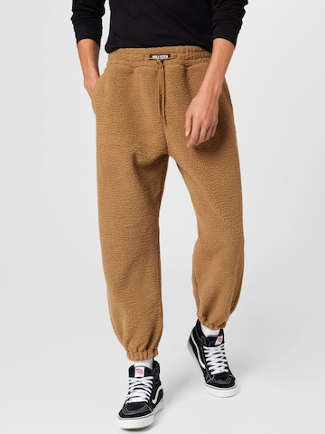HOLLISTER Tapered Trousers 'APAC' in Brown: front