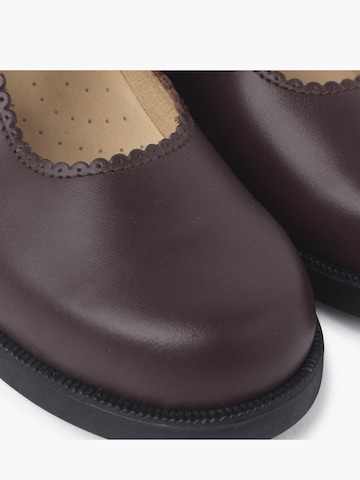 Pisamonas Lage schoen in Bruin