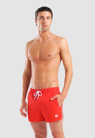 ARENA Badshorts 'Tapes Beach X-Shorts' i röd: framsida