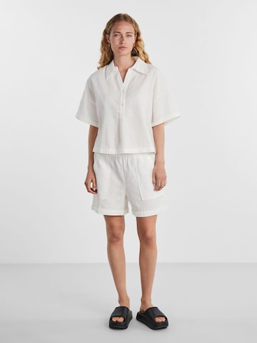 Camicia da donna 'Kiana' di PIECES in bianco