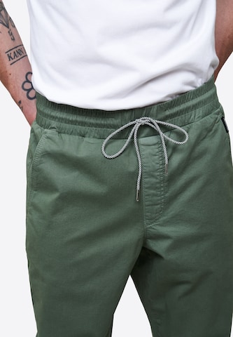 Effilé Pantalon chino recolution en vert