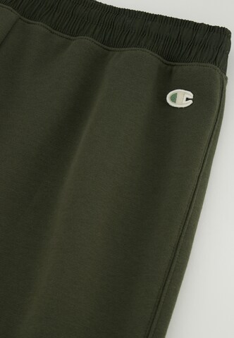 Champion Authentic Athletic Apparel Tapered Cargohose in Grün