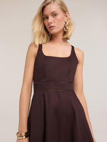 MOTIVI Jurk in Bruin