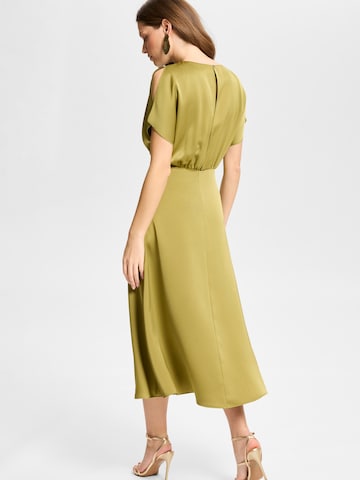 SWING - Vestido de gala en verde