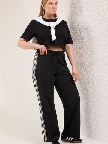 Trendyol Curve regular Παντελόνι σε μαύρο