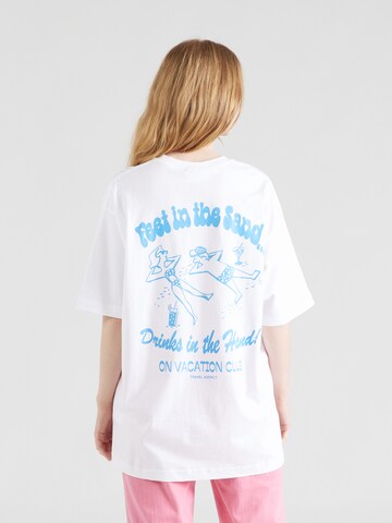 On Vacation Club Shirt 'Beach Day' in White
