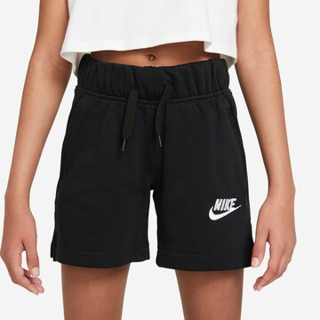 Nike Sportswear Shorts in Schwarz