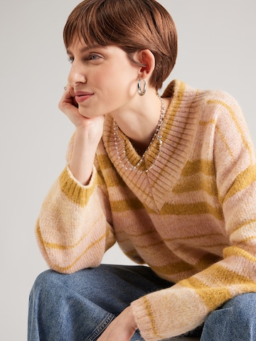 Monki Oversized sweater in Yellow