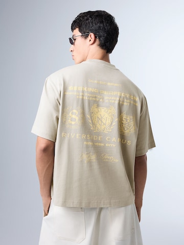 Bershka Majica 'HERALDIC' | siva barva: sprednja stran