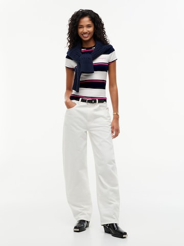 Tricou de la Tommy Jeans pe alb