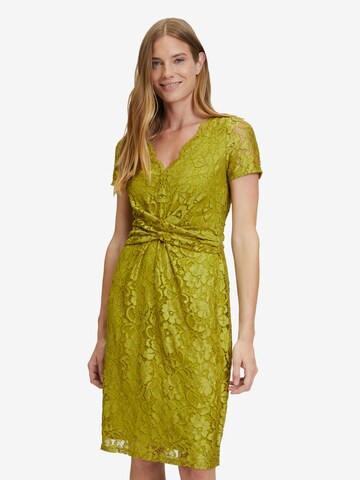 Robe de cocktail Vera Mont en vert : devant