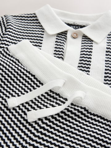 Next Set: Poloshirt und Shorts in Schwarz