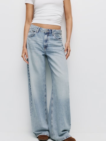 Largi Jeans de la Pull&Bear pe albastru: față