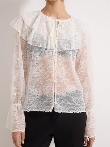 Trendyol - Blusa em branco