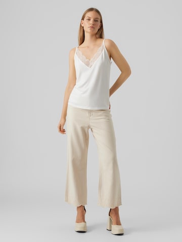 VERO MODA - Blusa 'SELLA' em branco