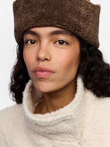 Bonnet 'PCArlo' PIECES en marron