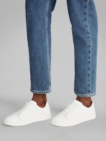 Calvin Klein Σνίκερ χαμηλό σε λευκό: μπροστά