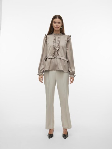 VERO MODA Bluse i grå