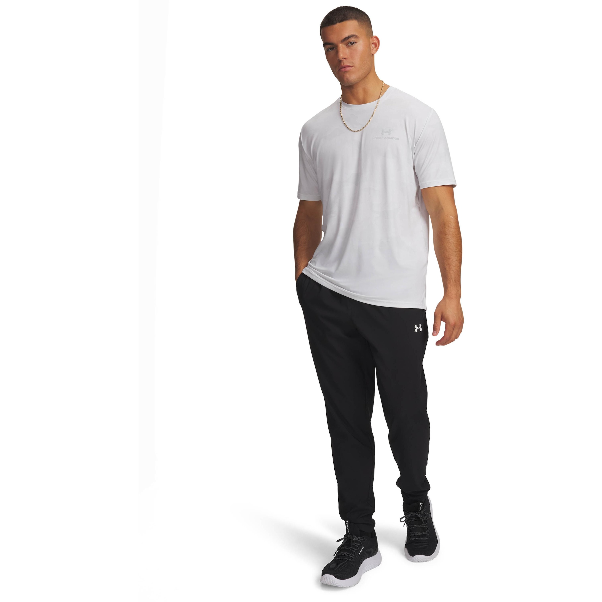 UNDER ARMOUR Tapered Sporthose in Schwarz