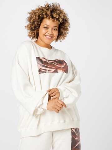 Bluză de molton 'OVERSIZED SLOGAN SWEATSHIRT CURVE' de la Public Desire Curve pe bej: față