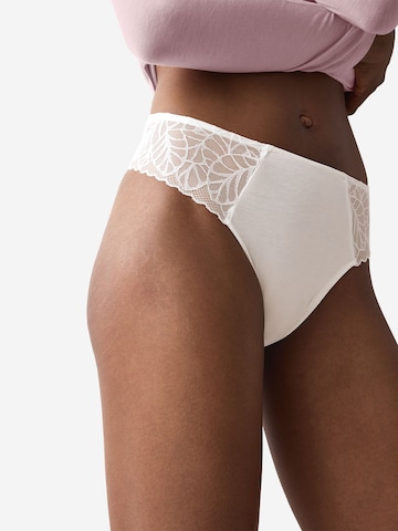 TRIUMPH Slip ' Red Label Pretty Modal ' in White