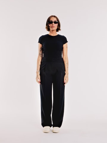 OUT OF ORBIT Regular Pleat-Front Pants 'Melissa' in Black: front