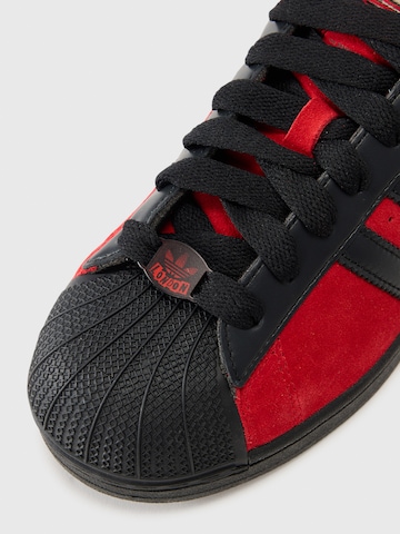 ADIDAS ORIGINALS Ниски маратонки 'Superstar II' в червено