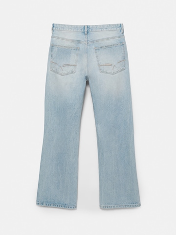 Pull&Bear Flared Jeans in Blau