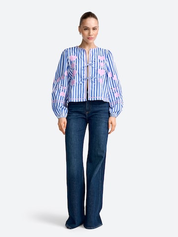 Rich & Royal - Blusa em azul