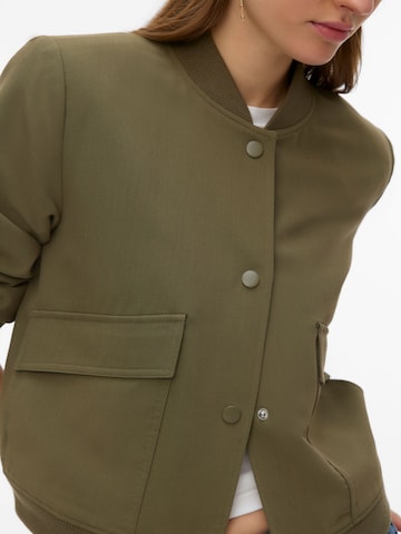 Veste mi-saison 'VMAmala' VERO MODA en vert