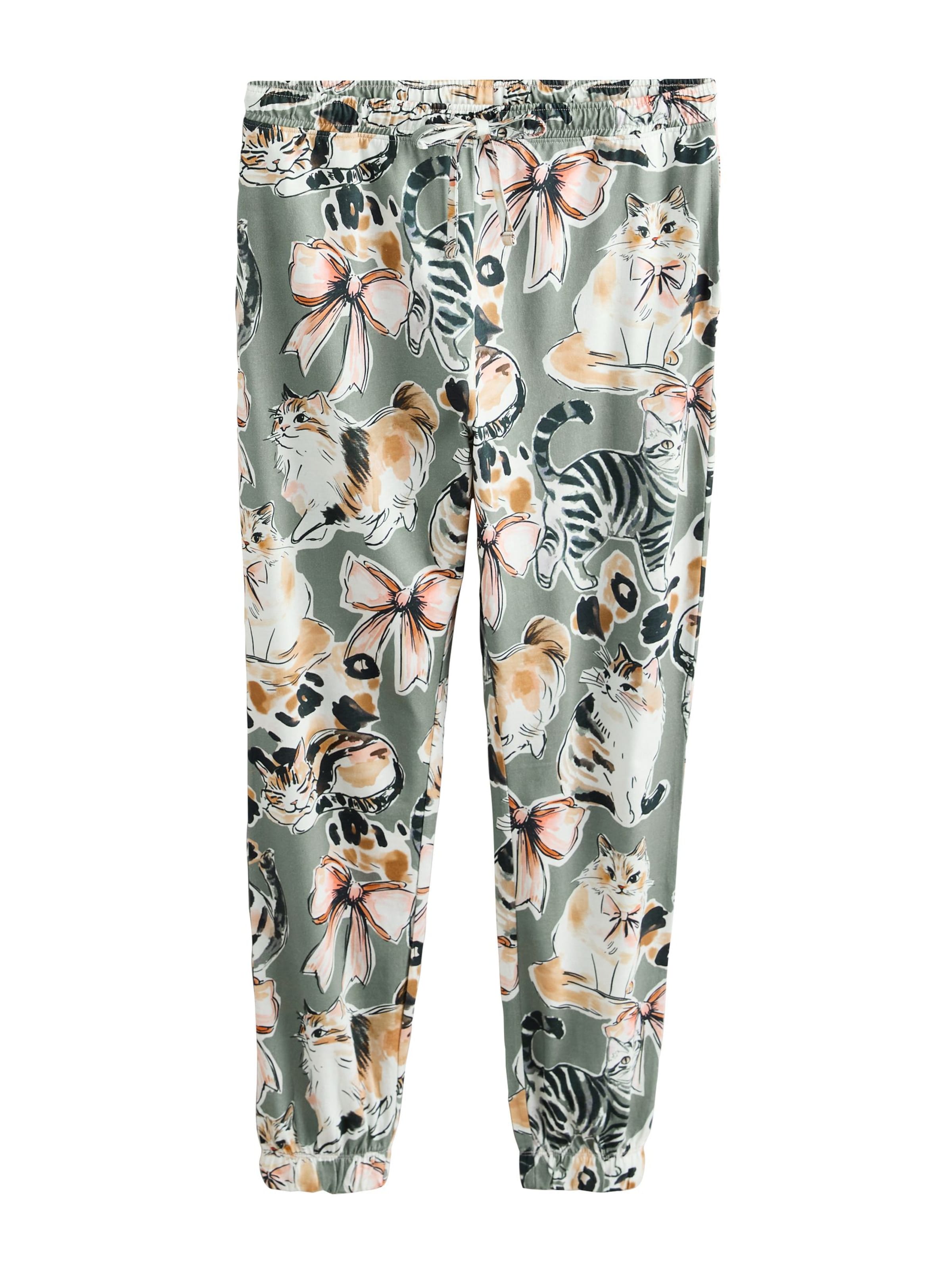 Pijama de la Next pe verde