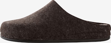 Travelin Slippers 'Be-Home' in Brown: front