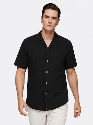 ALLTHEMEN Comfort fit Button Up Shirt 'Flut' in Black: front