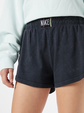 Loosefit Pantaloni de la Nike Sportswear pe negru