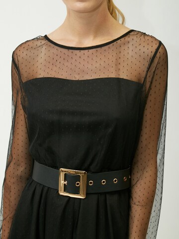 Influencer Φόρεμα 'Belted Dress' σε μαύρο