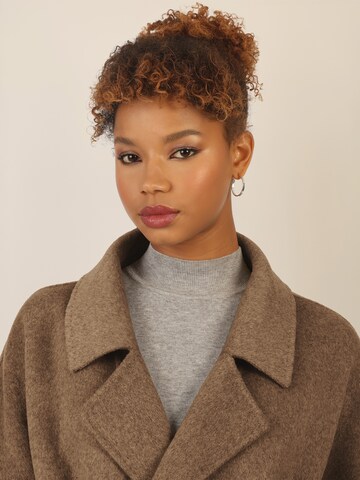 APART Between-Seasons Coat in Brown