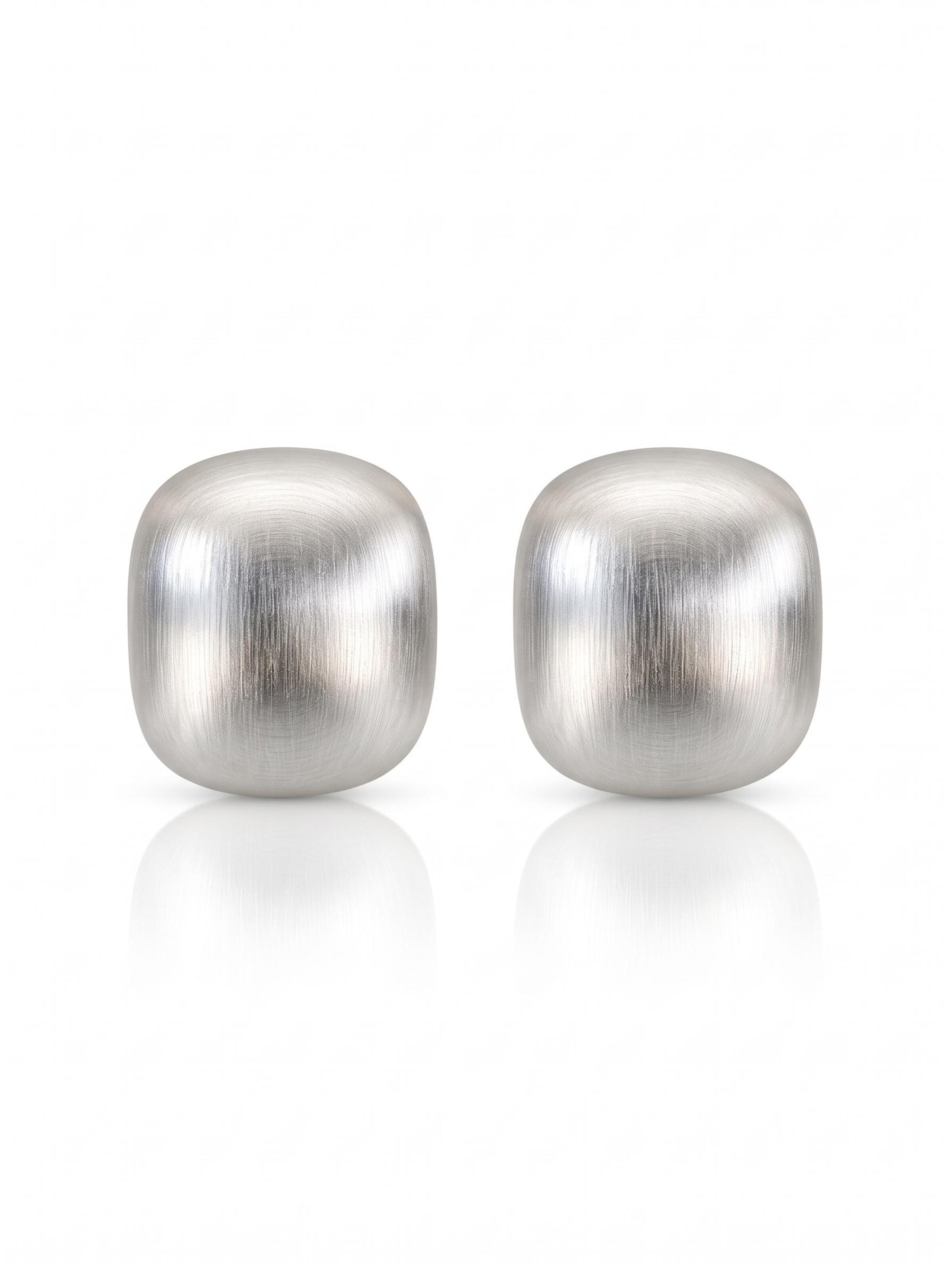 Kamakula Earrings 'Minimal Dome' in Silver: front