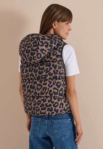 CECIL Vest in Brown