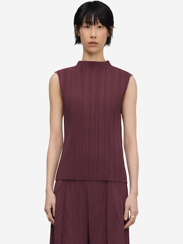 Adolfo Dominguez Τοπ σε κόκκινο: μπροστά