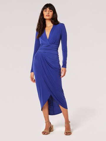 Robe Apricot en bleu